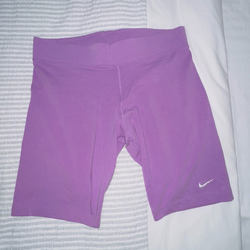 NIKE: Lilac Biker Shorts - Size L